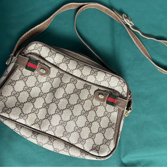 Gucci Handbags - Gucci Signature Brown and Cream Crossbody Bag